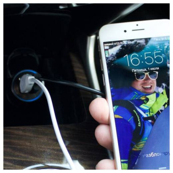 Автомобильное зарядное USB устройство Belkin (2 порта, 2.1А, кабель iPhone/iPad)
